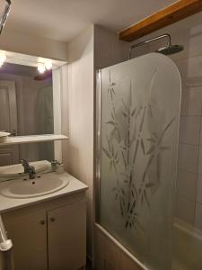 Maisons de vacances Maison 3 etoiles a 50m mer plages iles nature piscine chauffee jacuzzi prive WIFI : photos des chambres