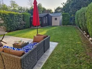 Ferienhaus an der Brunnenaue 4 Sterne, E-Ladestation am Haus, Wlan, Netflix, Garten - Lubitz