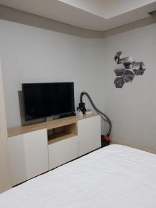 Oakwood PIK Apartment by Senyaman Living