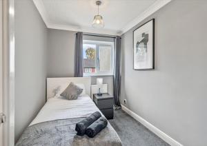 Modern Terraced House with Private Garden, Near Airport & MET Office