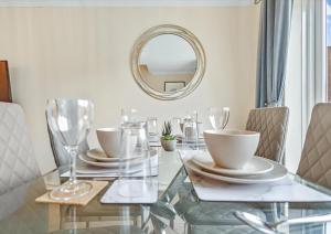 Stunning 2BR Home with Private Garden, Near Airport & MET Office