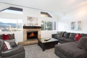 Black Tusk - Top Floor, Best Location, Mtn Views