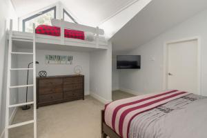 Tantalus Penthouse Mountain and Village Views