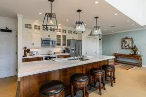 Stratton Summit Level Rising Bear - Stratton Mountain