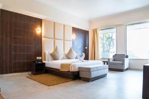 Pride Premier Solitaire