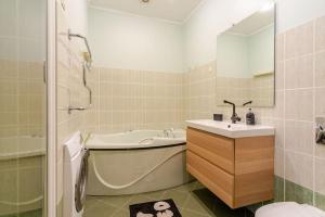 Sunny flat in art nouveau area