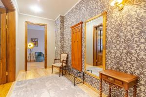 Sunny flat in art nouveau area