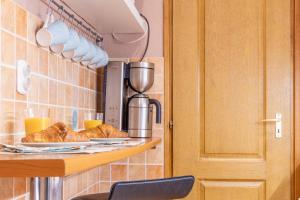 Simona - lovely studio in the downtown .