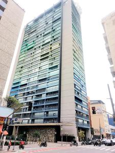 TEM TUDO Piscina Academia Sauna Squash