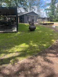 Unieke chalet aan het water