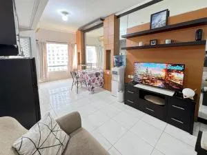 Cozy 2BR Sudirman Apt with Pool, Wi-Fi, & Netflix by 2ndHome - Dukuh Satu