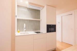 Los 6 by GRUPO CCOMMO