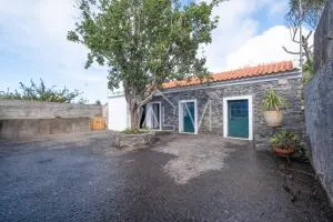 Casa do Maurício by GALMI - Ribeira da Vaca