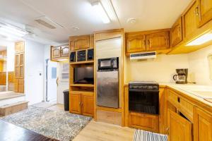 Shaanti Living Cozy Private Camper 2