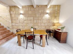 townhouse cospicua , ( 3 cities-valletta ) ferry