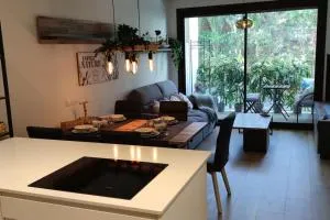 Precioso piso nuevo con piscina y al lado del mar - Sant Pol de Mar