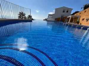 Apartment Miramar 5 mins from beach & 180 sea views