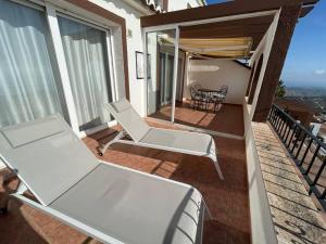 Apartment Miramar 5 mins from beach & 180 sea views