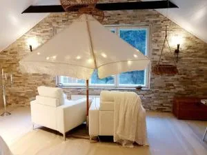 RoseGarden - art&nature - talo luonnossa - Ojakkala