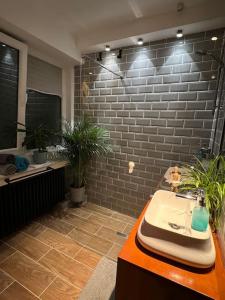 Unique & Special with Terrace In The Center