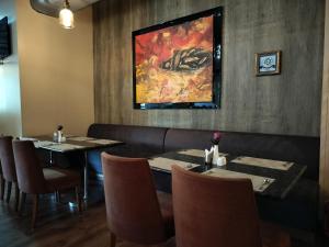 Hotel Luxe Opera NH8 - 7km from IGI Airport Delhi