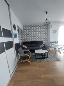 Azure Premium Residence BASEN ZEWNĘTRZNY z leżakami, JACUZZI