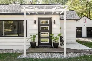 The Glenn of The Lake - Glenn