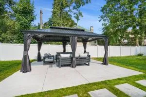 4 Bedroom 3 Bath Home in Quiet NYC Suburb - Glen Cove