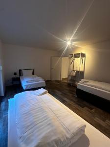 2-Zimmer Wohnung, Parkplatz und Terrasse, Nah A10 und Berlin