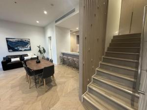 City Meets Bay I Resort Style I 4-Level I Rooftop