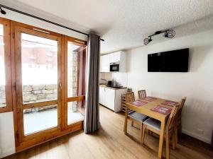 Résidence Beryl - Studio divisible renové · Coeur de station · Vue pistes · Parking offert MAE-5114