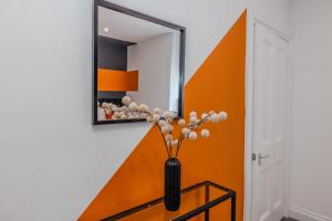 Beautiful Central Pad I Three Bedrooms I 2 Bathroom I Next to Brighton Beach I SLP 10