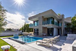 Luxury Villa Con Brio