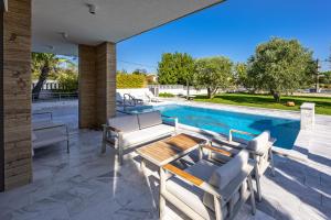 Luxury Villa Con Brio