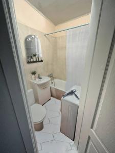 Воскресенская 12