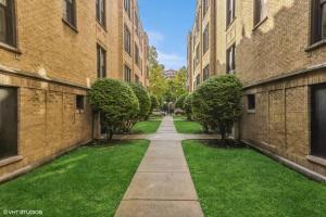 2 BR Apt Near Downtown Chicago and the LakeFront