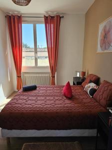 B&B / Chambres d'hotes Maison spacieuse jardin Transat - Parking gratuit : photos des chambres