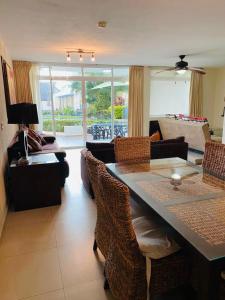 Costa Dorada Condo 101 Frente a la Playa