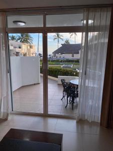 Costa Dorada Condo 101 Frente a la Playa