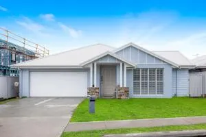 The Waybre - walk to the beach, ducted aircon - Dunbogan