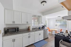 Family Friendly 3BR with Sunroom and Outdoor Area