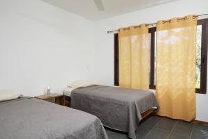 Green Turtle Townhome #2 Private Pool & Garden 300 Mtrs to Beach