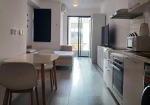 Near Metro and Malls - Ebene