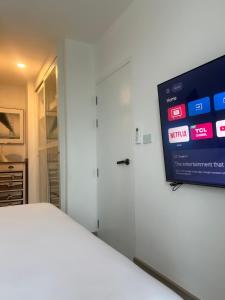 Zcape 2 Boat Avenue, Laguna Brand New Renovated One bedroom Apartment with the Mountain View