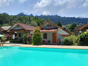 Khaolak Banana Bungalow