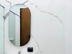 Brown Brick Thonglor - Green Greenery Room