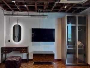 Brown Brick Thonglor - Blue Blueberry Room