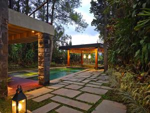 Villa 4-BR Klub Bunga No 4 Batu Malang