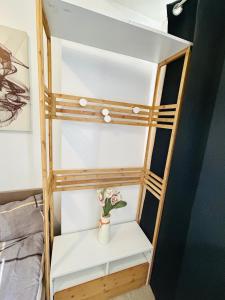 Cozy Studio Unit Near MRT Shaw & Malls