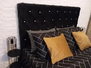 Black Diamond Lux - deluxe riverside apartment - Orom Breg